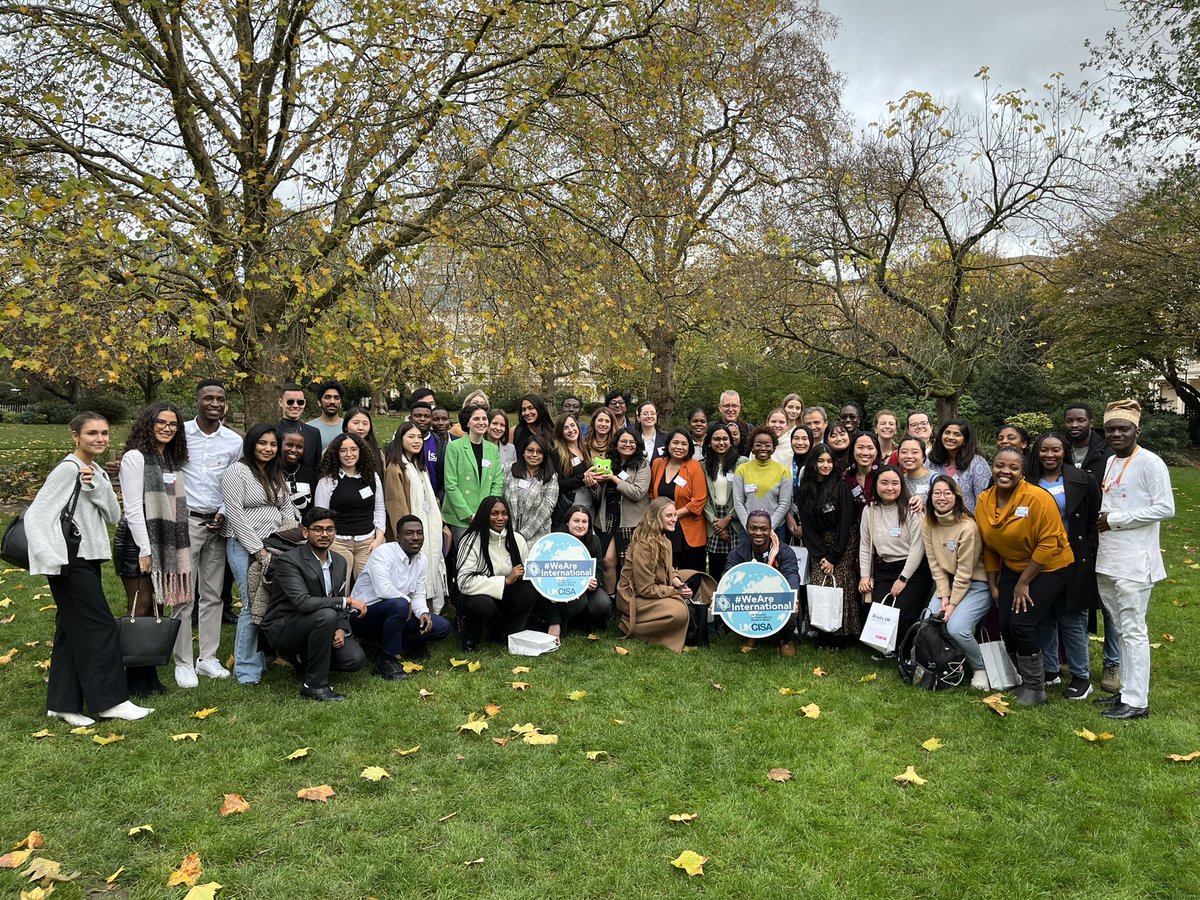 UKCISA's tweet photo. 📸 We love a lunchtime photo shoot! 

Now #UKCISAFest continues with more workshops and plenaries before we celebrating International Students’ Day at @UKCISA Annual reception 🎉

#WeAreInternational https://t.co/r0HQerQgXn