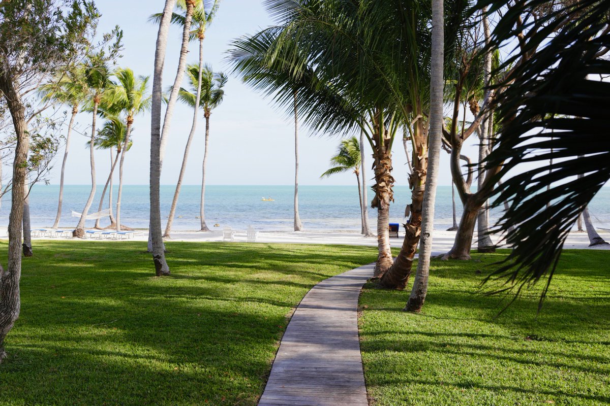 cheecalodge's tweet photo. Boasting expansive views of the Atlantic Ocean and private beach access, your private Oceanfront Two Bedroom Casita provides the ultimate space to relax 😍🌊

Your luxury Casita experience includes butler service: https://t.co/RJABYwraXP 

#CheecaLodge #FLKeys https://t.co/OWaTBeLtgi