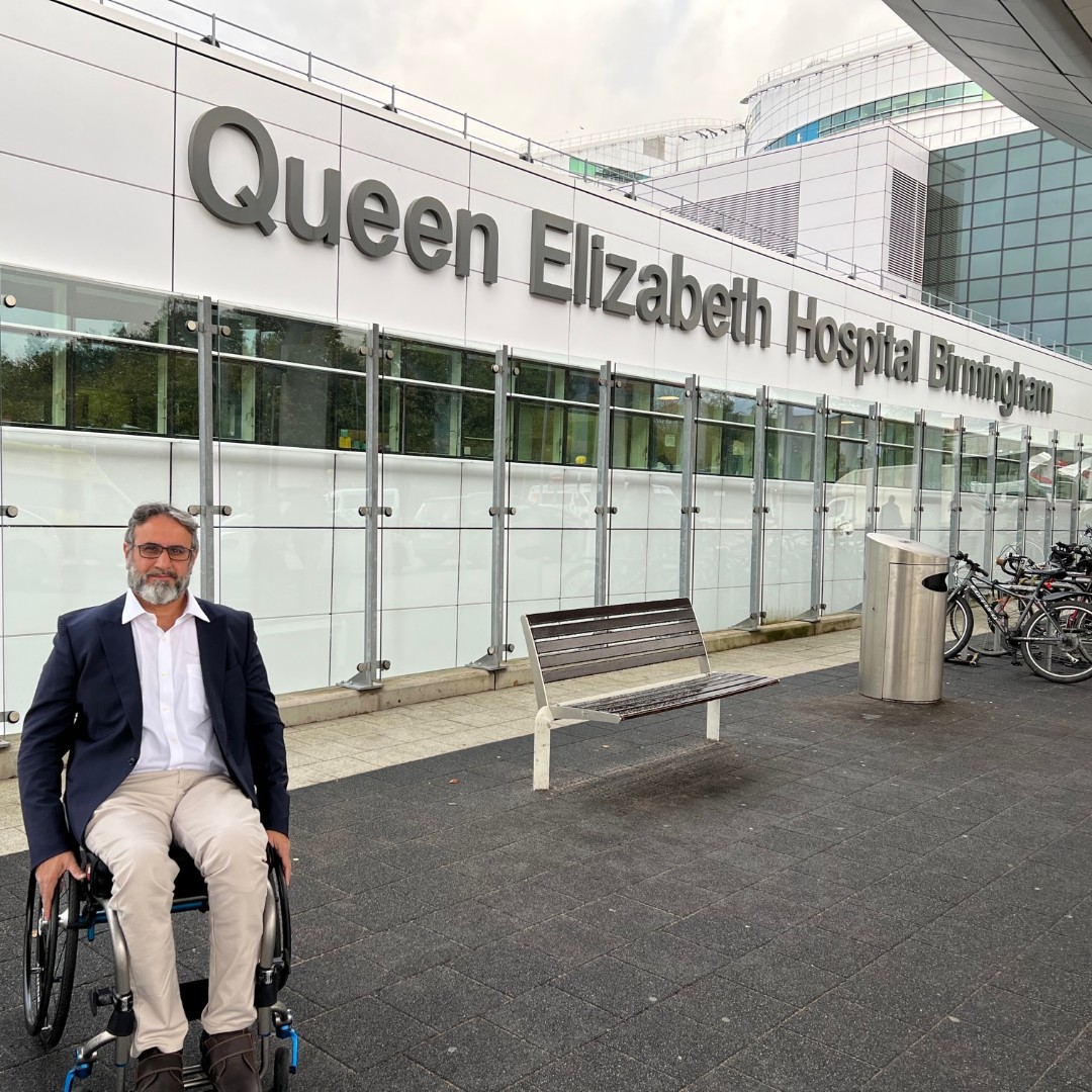 NHSEngland's tweet photo. 'Working in the NHS, it's easy to forget the difference we make to our patients, but being on the receiving side has renewed my love for what we do.'
 
Today, Mo who is a Surgeon at @uhbtrust will perform his first surgery since becoming paralysed. Welcome back Mo! 💙 https://t.co/dscSeP8lgD