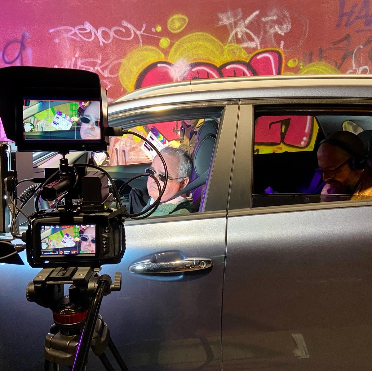 LA_HORMIGONERA's tweet photo. Continúanos rodando 🎬🎥 Con dos personajes peculiares, “Chusma” y “Canelo”, vaya pareja , con estos dos tenemos para un spin off 😎😏 Aaaah y la vuelta del teniente López!! @CSeriefila @Ralopcor @espia_demonios @VitaSevern1 @AWseries https://t.co/cM9WsEeMRs