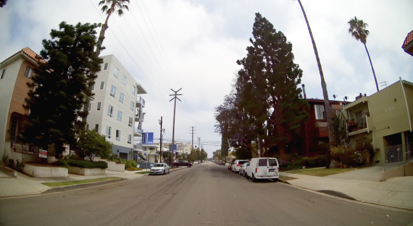 HivemapperFAQ's tweet image. Camera Orientation: Front-facing, exterior

​✅ Good: Unobstructed view of the road and buildings

The camera is centered on the street and there are no obstructions (such as the car&apos;s hood, dashboard, or antenna)