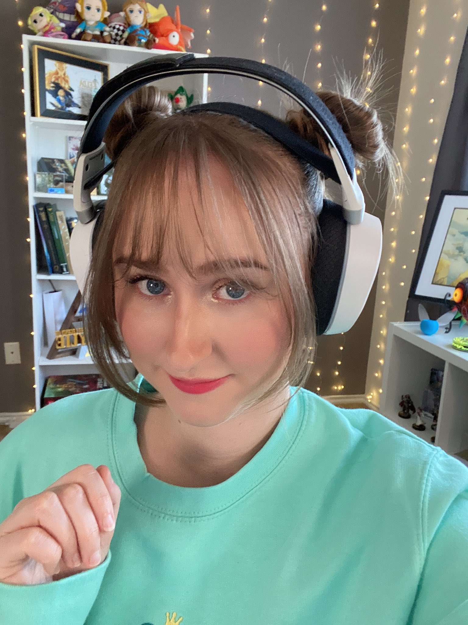 Misskyliee on Twitter: "good morning~ space buns 👽 https://t.co/YUyEXuN81r" / Twitter