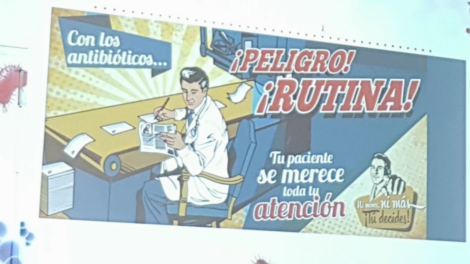 CarolinaMir_'s tweet photo. Excelente #sesiónclínica sobre el tratamiento de las -itis y el abuso #antibiótico de @PaulaBeggie para #CSSerreria1 https://t.co/fOU9QGOsbl