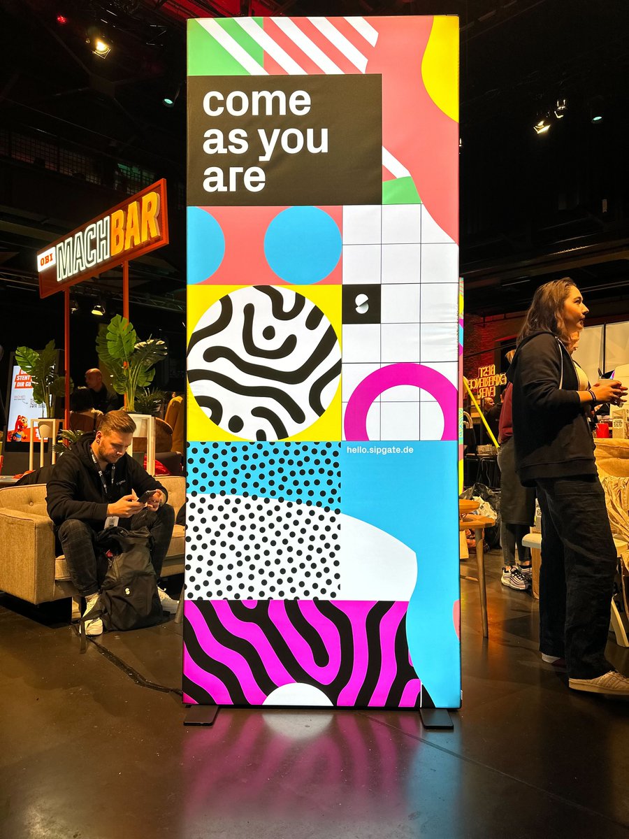 Alle Jahre wieder! Wir sind heute selbstverständlich beim #DLSummit von <a href="/DigitaleLeute/">Digitale Leute</a> in Köln dabei. Du bist auch da? Dann komm doch zum sipgate Stand auf einen Plausch vorbei. <a href="/dermellor/">Marcel Mellor</a> ist auch am Start! 🚀