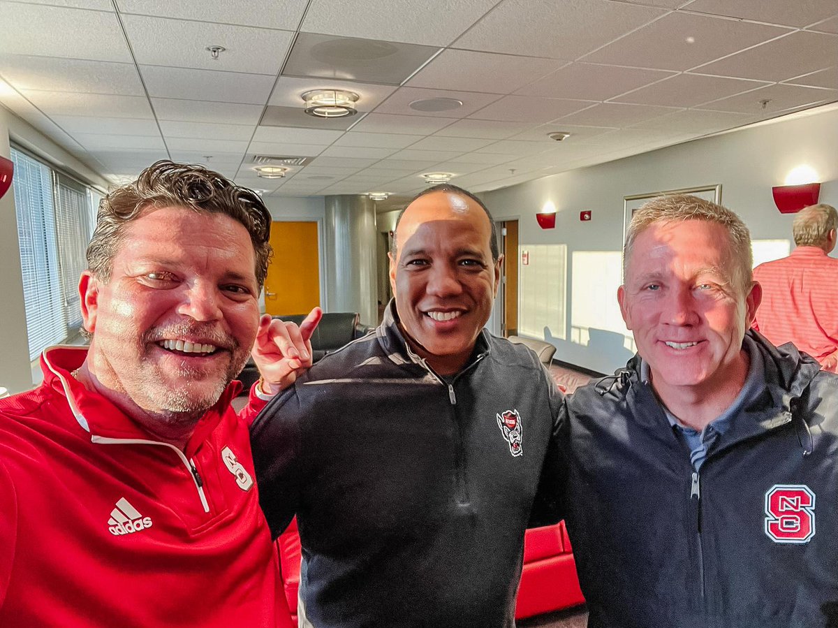 AndySAlbright's tweet image. Football is more than a sport. It’s a way of life, a community, an opportunity to grow together and connect with great people like @ScottyMcCreery and @KevinKeatts 💪🏻🏈

#NCStateFootball #NCStateUniversity #FootballSpirit #LikeMindedPeople #GoalGetterMindset