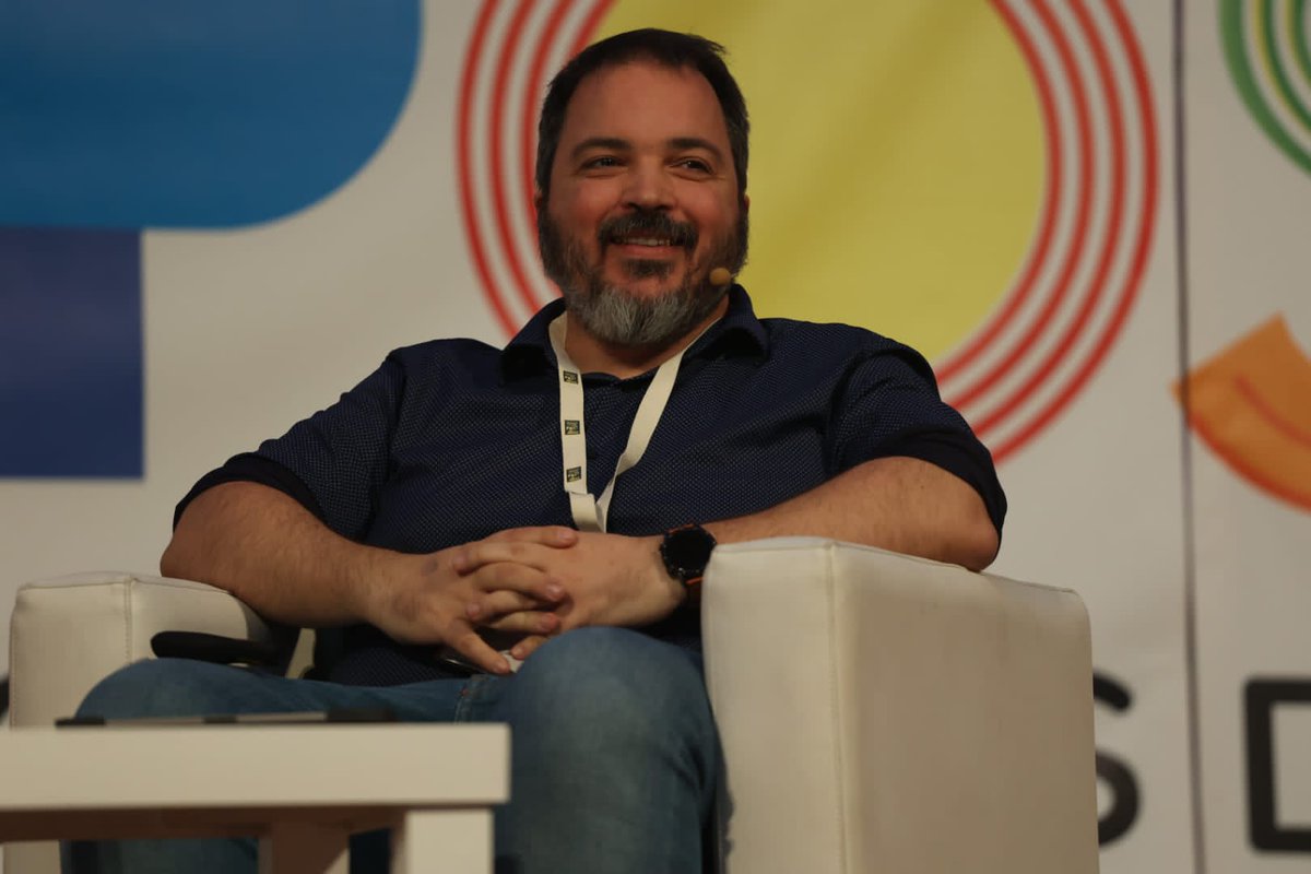 emprendecise's tweet photo. Las capacidades #emprendedoras herramientas de impacto social 👉@jokebago, dir internacional #EmprendeCISE, ha estado hoy en el Congreso de Juventud Políticas #PostZ junto a más de 200 profesionales de juventud ¡Gracias por contar con nosotros! ¡Moltes gràcies! #CongresJoventut22 https://t.co/oTZjfVouRM