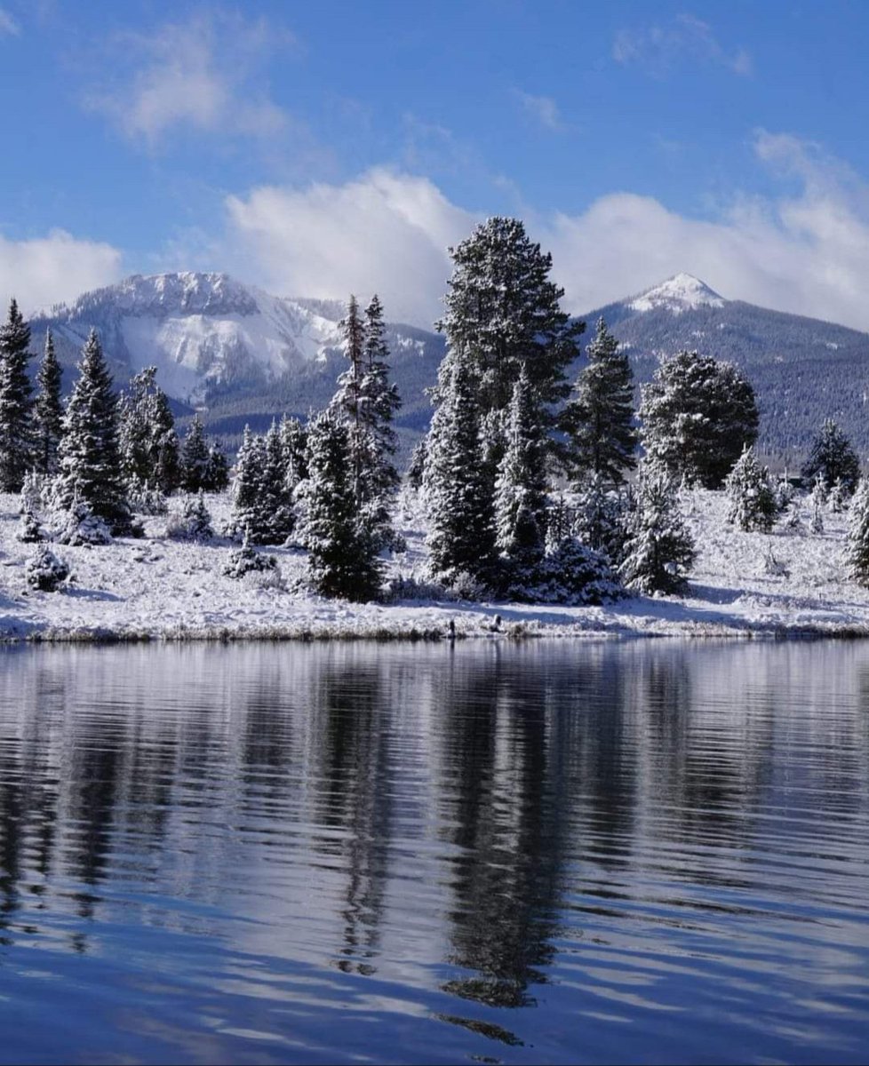 CMorganLuck's tweet photo. Steamboat Lake with Sand Mountain in the background. (11/4/22) https://t.co/QEP3x8o6ym