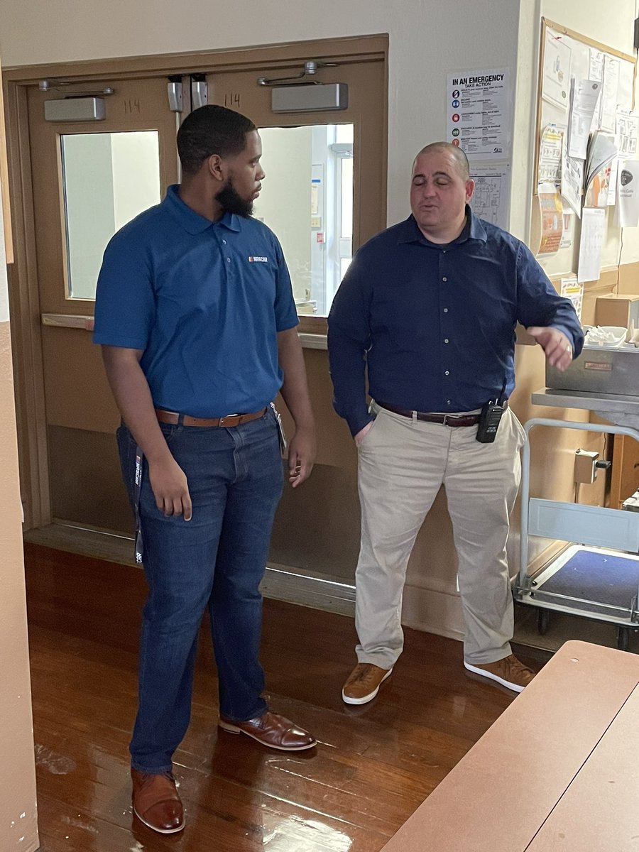 volusiaschools's tweet photo. A great visit to @volusiaschools Riverview Learning Center from Tyrese Manigault @NASCAR as they plan to kickoff a company wide #Menotoring initiative! At @volusiaschools We love our #Mentors !!! Thank you @NASCAR !!! #VCSPride https://t.co/fKV3MAcq5B