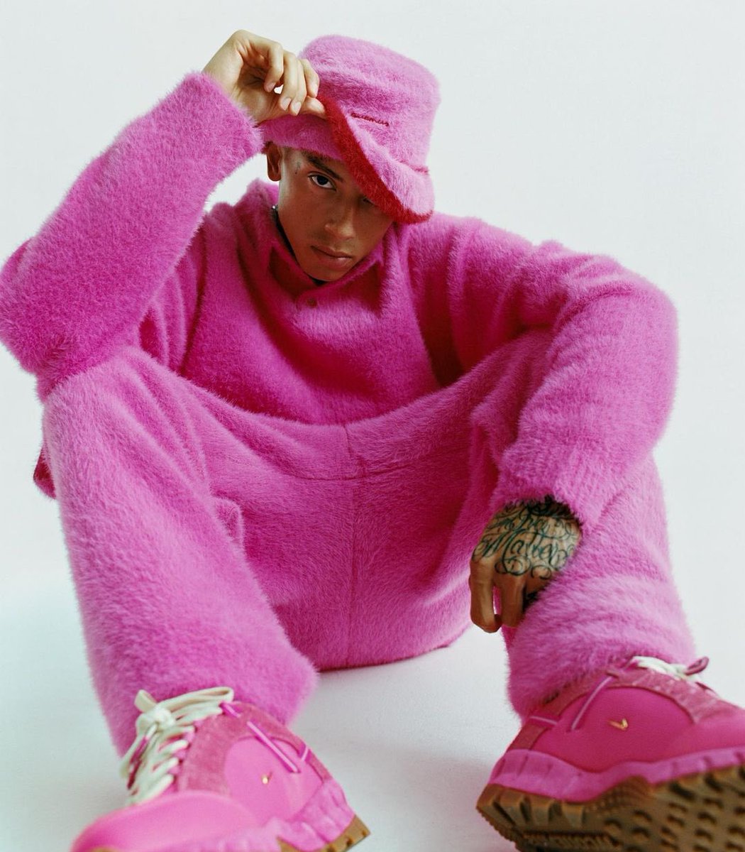 alchimistfr's tweet photo. Central Cee photographié par Oliver Hadlee Pearch pour la dernière collection Jacquemus nommée "NEVE WORLD". https://t.co/jX3hMIZVvB