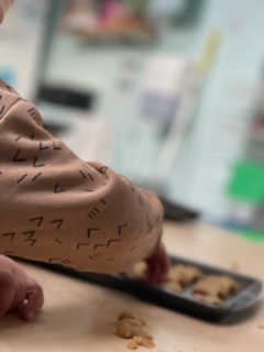 DunbarNursery's tweet photo. Castle- Today we read the story of the gingerbread man and then we made vegan gingerbread men.
@Dunbarprimary #literacy #earlyyears #shareourlearning #childleadlearning # https://t.co/huIW4ASxPL