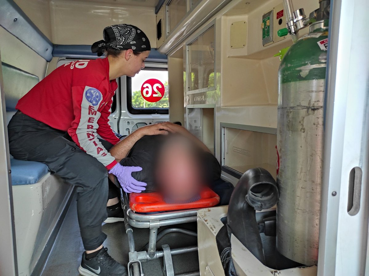 #16Nov Accidente de Tránsito en la Av. Caracas de #ElLimon arrojó un lesionado que fue atendido y trasladado hasta el <a href="/Hcmsalud/">Servicio Autónomo Hospital Central de Maracay</a> en #Maracay 

<a href="/NicolasMaduro/">Nicolás Maduro</a> <a href="/MinSaludVE/">MPPSalud</a> <a href="/MagaGutierrezV/">Magaly Gutiérrez Viña</a> <a href="/GobiernoAragua_/">Gobierno Aragua</a> <a href="/Soykarinacarpio/">Karina Carpio</a> <a href="/SaludAraguaP/">𝓢𝓪𝓵𝓾𝓭 𝓐𝓻𝓪𝓰𝓾𝓪</a> <a href="/DraShirleySalud/">Dra. Shirley Hernández</a> <a href="/Juan_Gzle/">González Yépez Juan Alberto</a>