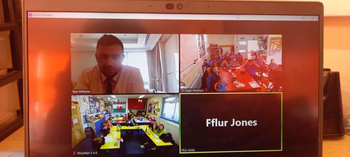 Ysgol Penrhyn-Coch (@ysgpenrhyncoch) on Twitter photo Diolch yn fawr iawn i Tom Williams
sydd yn gweithio fel athro yn ysgol <a href="/GEMS_WSQ/">GEMS Wellington School Qatar</a> yn Qatar am y sesiwn zoom gwych y bore yma. Y plant wedi dysgu llawer am Qatar. Thank you very much for answering all our questions about Qatar this morning. #cwpanybyd2022 #ArBenYByd <a href="/Zoom/">Zoom</a> Diolch yn fawr iawn i Tom Williams
sydd yn gweithio fel athro yn ysgol <a href="/GEMS_WSQ/">GEMS Wellington School Qatar</a> yn Qatar am y sesiwn zoom gwych y bore yma. Y plant wedi dysgu llawer am Qatar. Thank you very much for answering all our questions about Qatar this morning. #cwpanybyd2022 #ArBenYByd <a href="/Zoom/">Zoom</a>