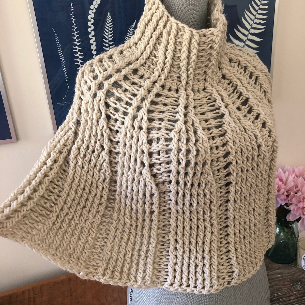 knithacker's tweet photo. Super Cute Capelet Looks Knit But It's Definitely Crochet, Make Yourself One Today! 👉 https://t.co/MQUU6XP35c #crochet #handmade #quickmake https://t.co/KTG2zA8BE0