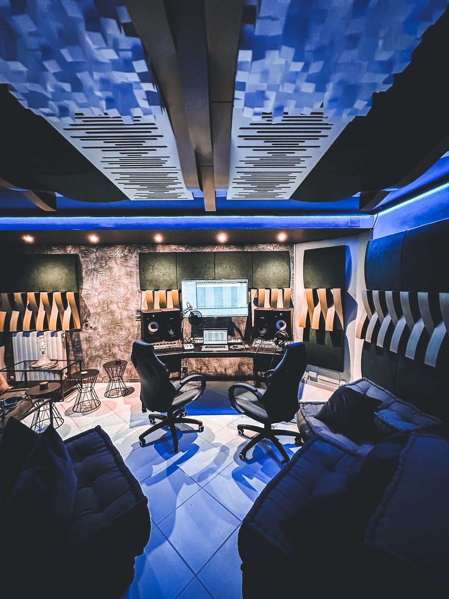 We had so much fun building the new @WMckennie personal studio 🔥🎙️ Do you like it? 📀😜