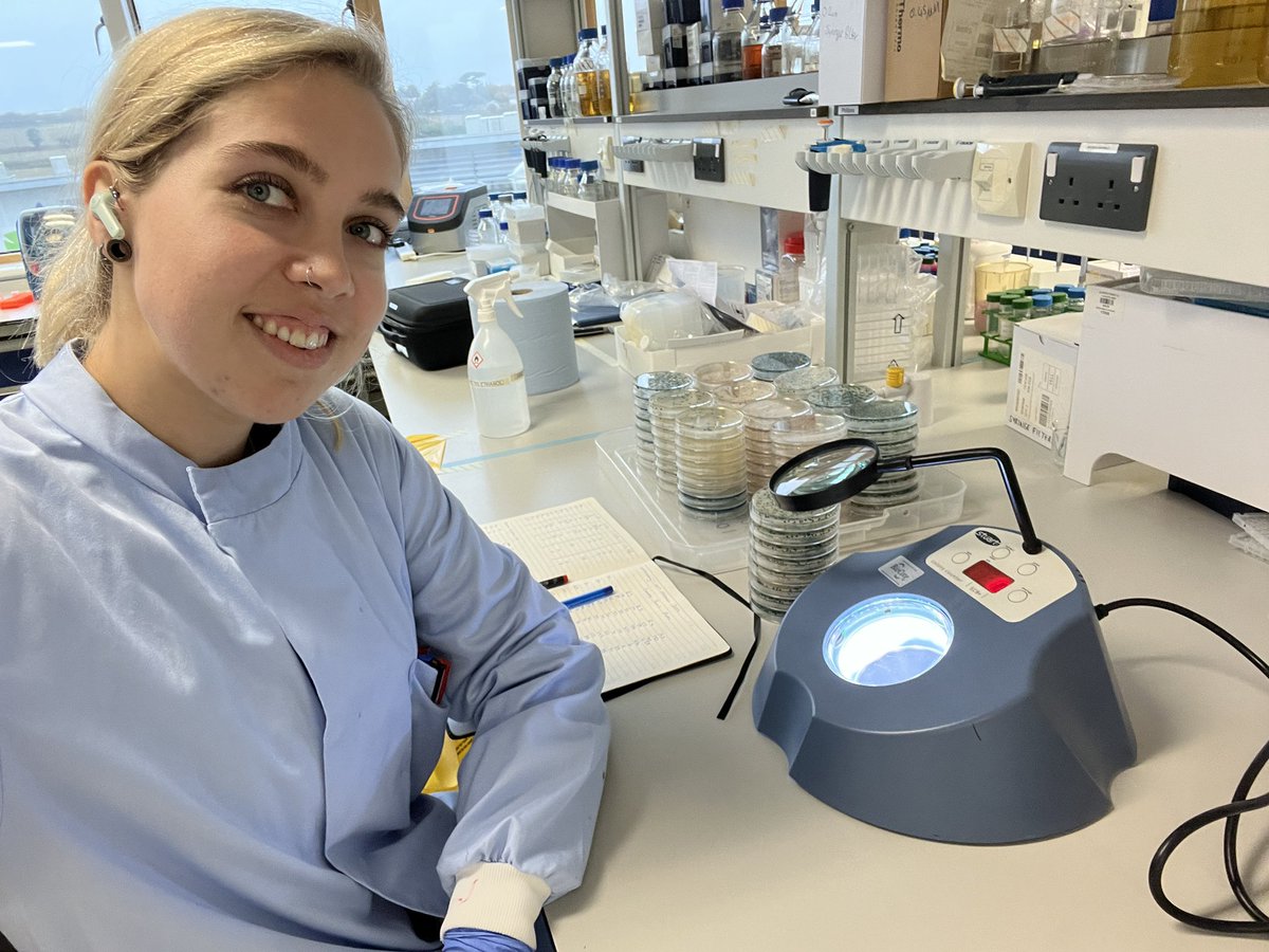 E_StevensonBG's tweet photo. What #MICRO22 looks like for me 🧫🥼👩🔬 https://t.co/pLwQMP2S3M