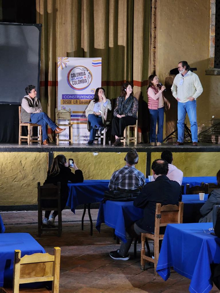 fundaciontaap's tweet photo. Este evento de Co-creando Futuros emergentes fue posible gracias a la colaboración de @ColombiaCuida , @Skollfoundation @CollectiveChangeLab, The Weaving Lab y #FundacionTAAP
#WeavingLab
#TejedoresDeUnaColombiaPosible
#SomosTAAP
#CoCreandoFuturosEmergentes
#ColombiaCuidaColombia https://t.co/8hf0zXPqmK