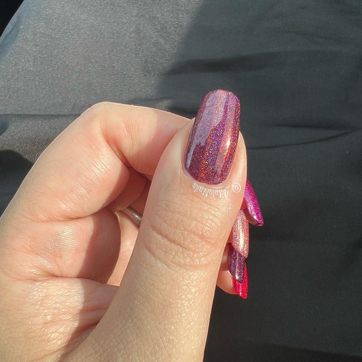 _MelsNails's tweet photo. Red hue skittle mani ❤️💅🏻 
@holotaco #LongLastingBase #MagentaJelly #CoralChaser #CrimsonVoid #RedLicorice #DeadPetals #HoloTaco #melsnails #Skittle https://t.co/1cTPeH4B1i
