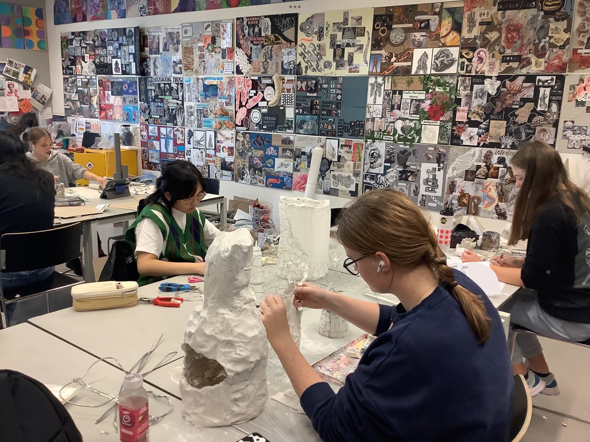 leh_art's tweet photo. U5 have made a great start to the first day of the mock! Well done. #LEHSchool #GCSEArtExam #mockexam https://t.co/Nr81tCN0oV