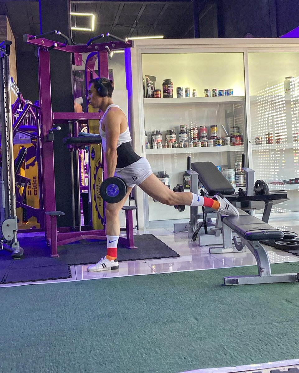Alexjandro0210's tweet photo. Sentadilla Búlgara*
(Mayor énfasis en Glúteos)

✅Torso más inclinado
✅Pie más alejado
✅Menor flexión de rodilla
😎
@modobestia_ 
#gym #gymmotivation #gymlife #fit #fitness #fitnessmotivation #sentadillas #sentadillabulgara #teambossangelito https://t.co/EiPM8yIcS5