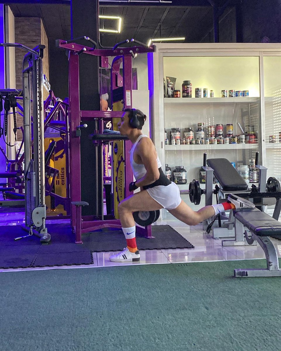 Alexjandro0210's tweet photo. Sentadilla Búlgara*
(Mayor énfasis en Glúteos)

✅Torso más inclinado
✅Pie más alejado
✅Menor flexión de rodilla
😎
@modobestia_ 
#gym #gymmotivation #gymlife #fit #fitness #fitnessmotivation #sentadillas #sentadillabulgara #teambossangelito https://t.co/EiPM8yIcS5