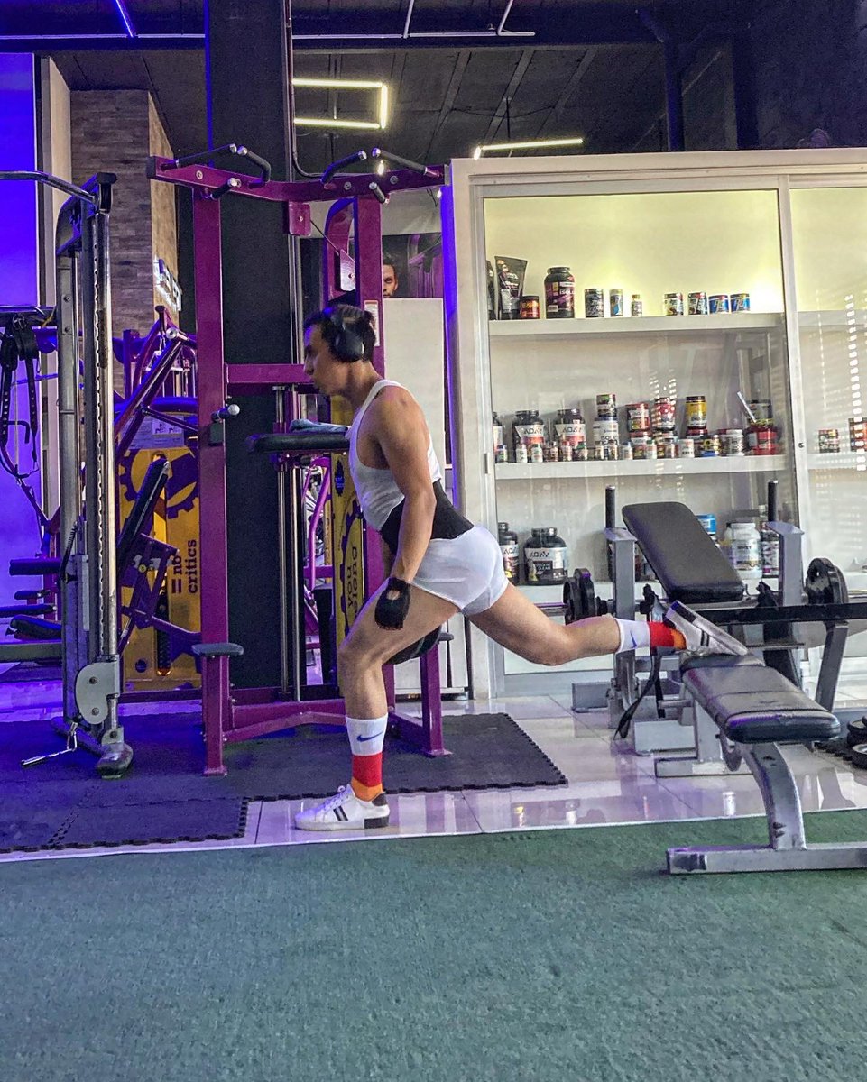 Alexjandro0210's tweet photo. Sentadilla Búlgara*
(Mayor énfasis en Glúteos)

✅Torso más inclinado
✅Pie más alejado
✅Menor flexión de rodilla
😎
@modobestia_ 
#gym #gymmotivation #gymlife #fit #fitness #fitnessmotivation #sentadillas #sentadillabulgara #teambossangelito https://t.co/EiPM8yIcS5