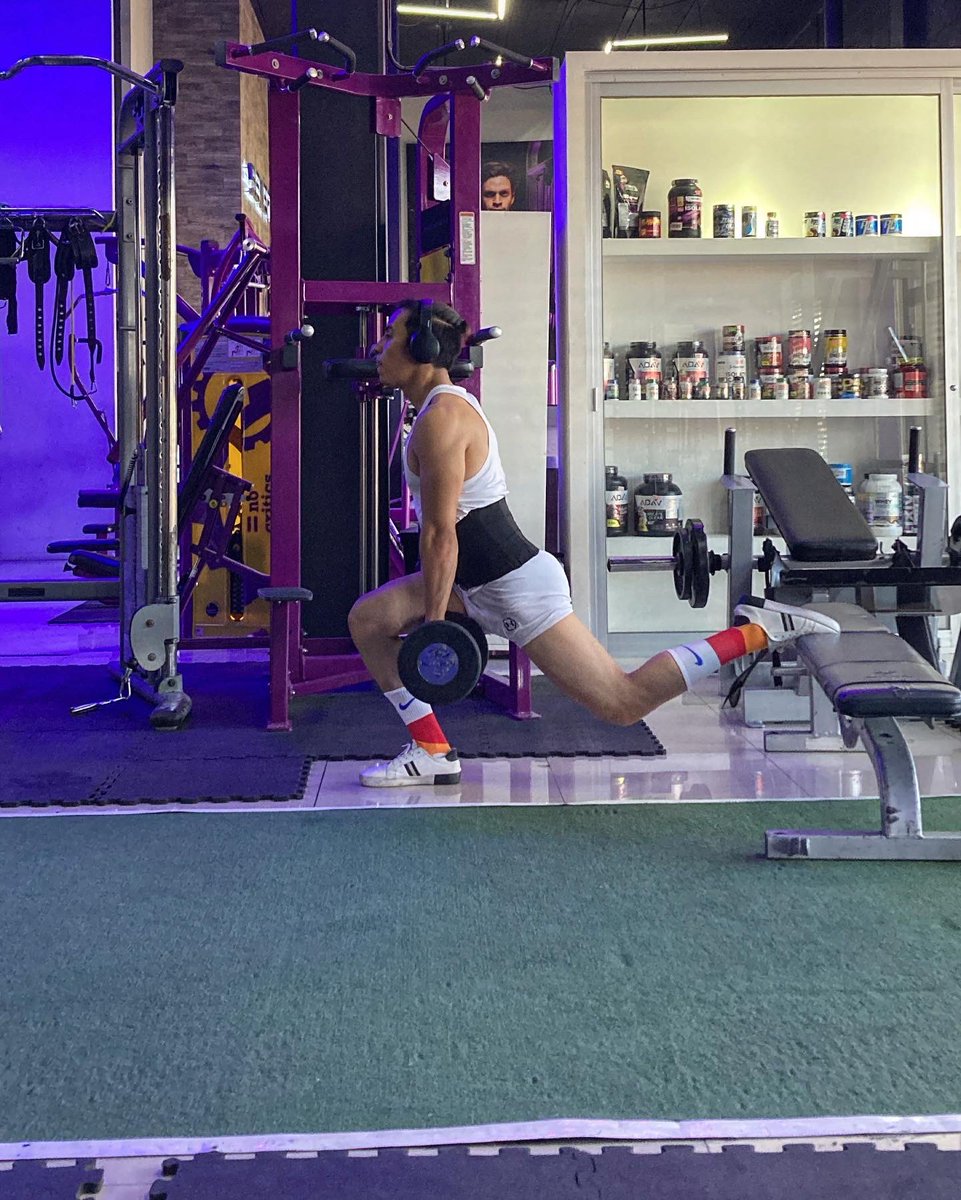 Alexjandro0210's tweet photo. Sentadilla Búlgara*
(Mayor énfasis en Glúteos)

✅Torso más inclinado
✅Pie más alejado
✅Menor flexión de rodilla
😎
@modobestia_ 
#gym #gymmotivation #gymlife #fit #fitness #fitnessmotivation #sentadillas #sentadillabulgara #teambossangelito https://t.co/EiPM8yIcS5