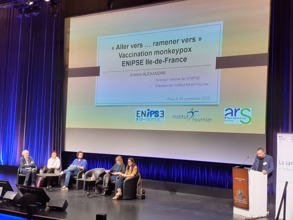 FredericGoyet's tweet photo. Très heureux d'avoir animé cet atelier sur la #Varioledusinge à @sfls_vih. Coopération des acteurs publics et associatifs, des soignants, des médiateurs et médiatrices... Plus forts ensemble face à la prochaine crise sanitaire @ARS_IDF @EnipseParisIDF @acceptesst @nathanpsmad https://t.co/MLLydH4scJ