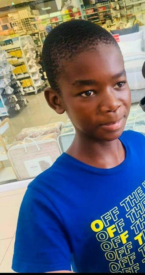 banyezus__'s tweet photo. MISSING !!!PLEASE HELP
Moso Toro Mokoma
 Age 15 Years 
Last seen 14/11/2022
Contact 72929817/74345266/72278619 /999

Last seen in Mmopane on the 14th wearing a pink Tshirt and blue denim shorts. https://t.co/2FrrFscyxu