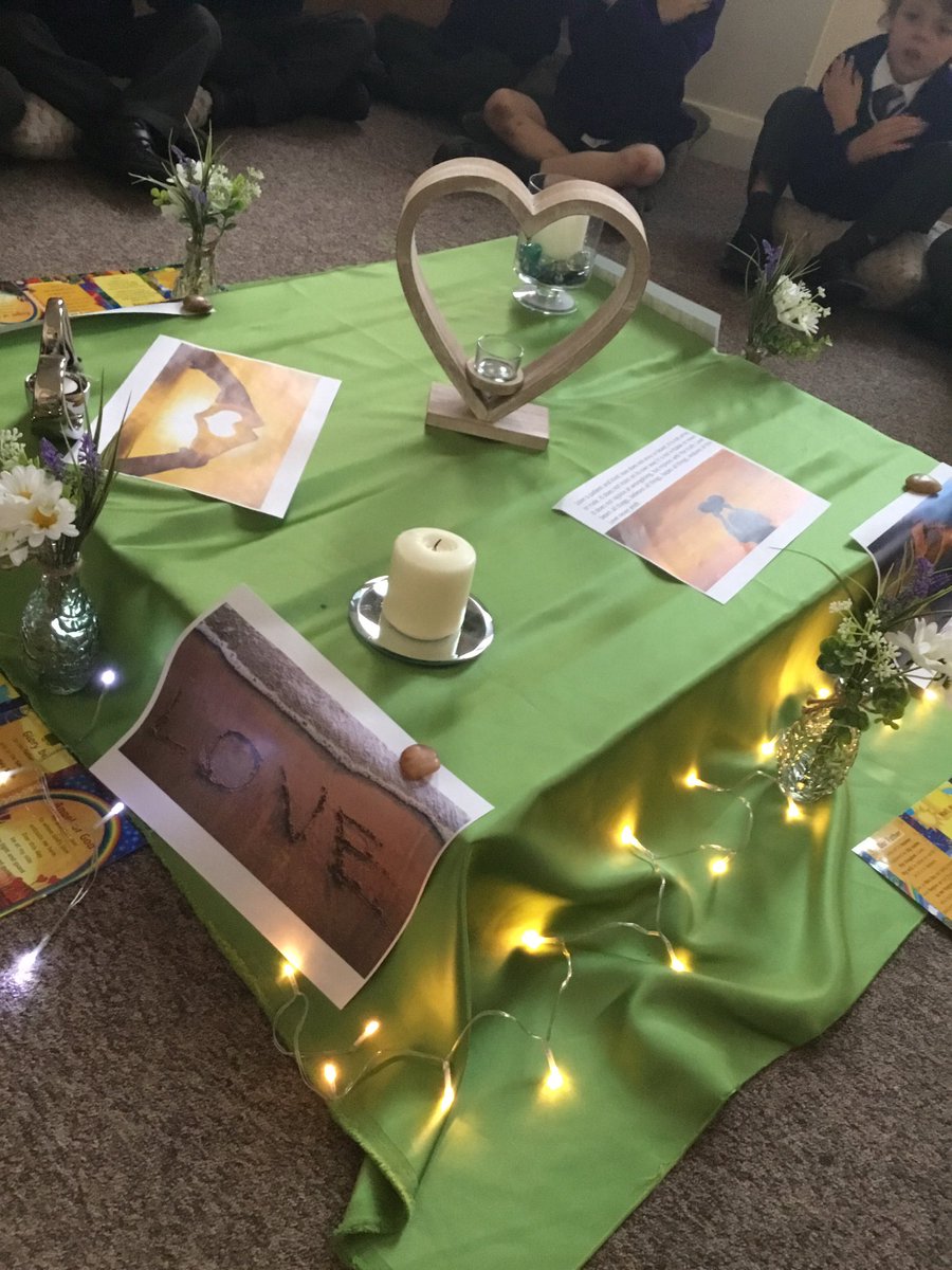 TheTrinityL5's tweet photo. Y1 Collective Worship discussing how God’s love will never end. #trinityre 💫🕯 https://t.co/19Ivc2cRK0