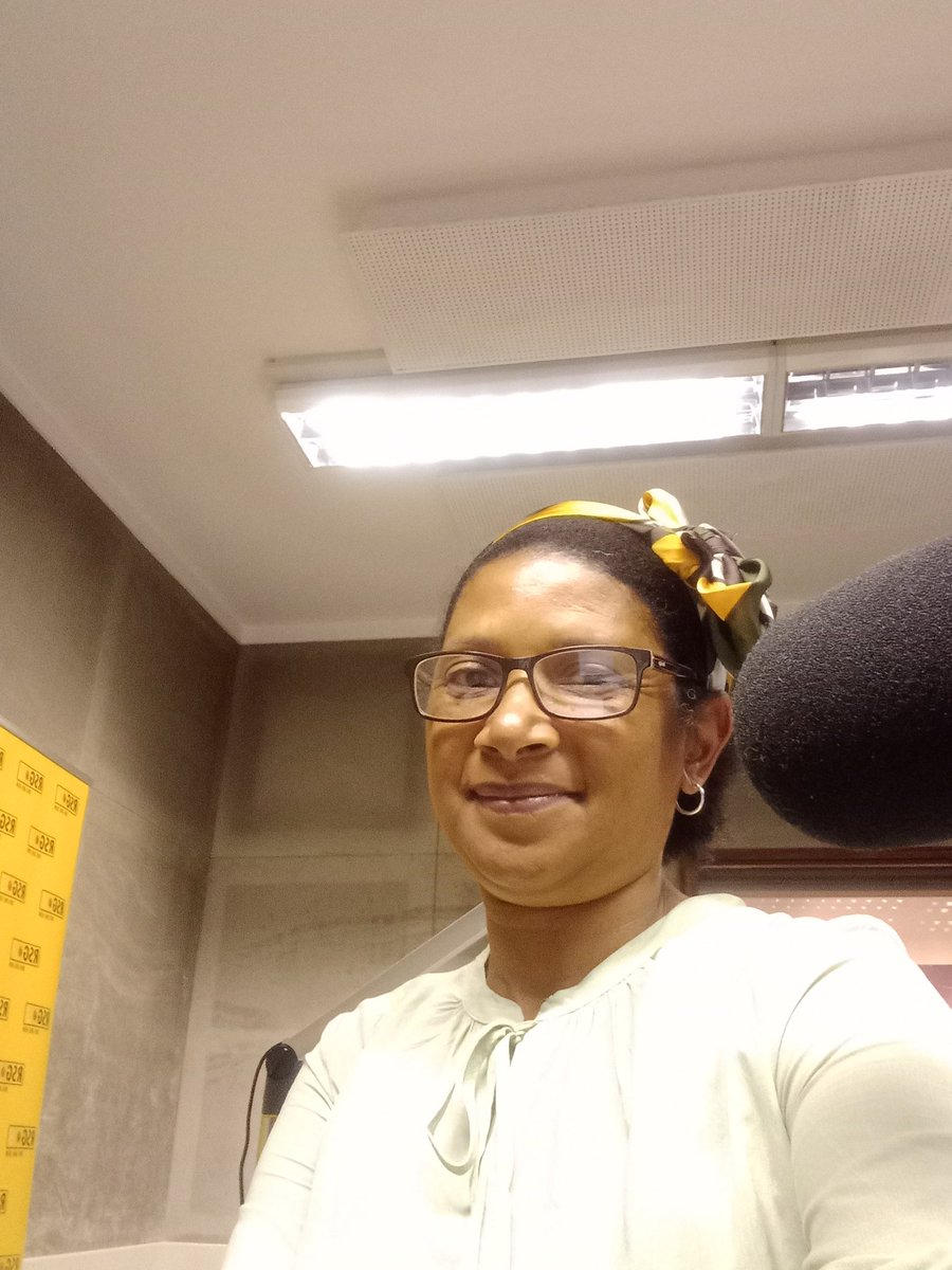 Daar's vanaand geen verskoning nie, want ek herinner jou reeds vroegtydig... ons lekker laaaang kuiersessie op <a href="/zarsg/">RSG 100-104FM</a> begin om 16h00. Ek's reeds in die ateljee. Daar's #Kompas #Skrywers&amp;Boeke #JazzOoRSG. En die jongste nuus. Sien jou dan! <a href="/ArehanBrand/">Arehan Brand</a> <a href="/ilsesalzwedel/">Ilse Salzwedel</a> <a href="/Fran970/">Fran-Rico</a>