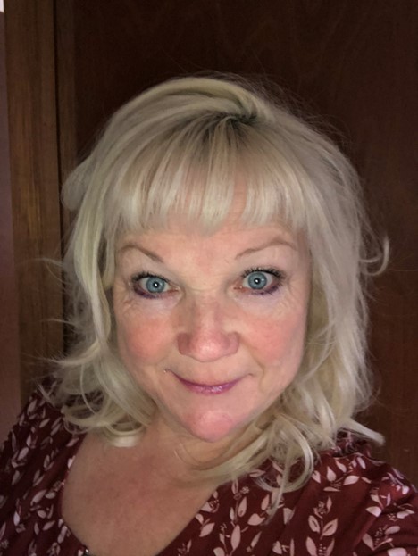 LaurierAlumni's tweet image. .@Laurier &amp;amp; @LaurierMusic alum @joanminnery (MA '22) went to school at age 56 wanting to be a teacher &amp;amp; now facilitates community music classes in @CityofBrantford writing songs! #GoldenMoments

In Brantford on Nov 17? Stop in to hear "Don't Look Back": fb.me/e/2BT2tq3ki