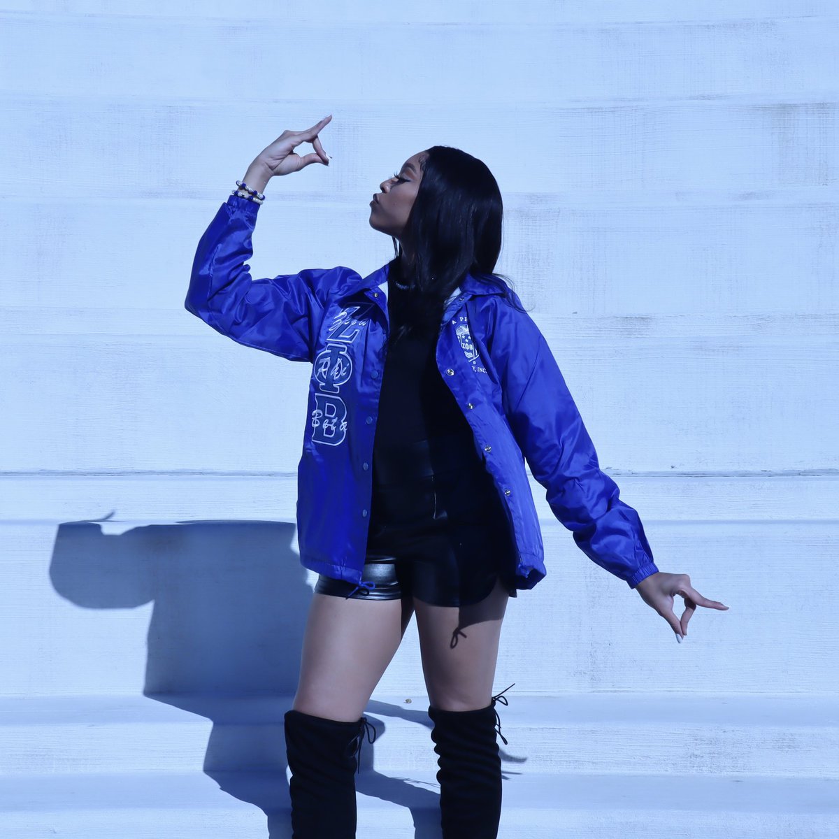 sierraxandrea's tweet photo. the yard just got a whole lot F1NER💙🤍🕊️ #zphib #zeta #fa22 #uiuc https://t.co/srx2RmWBrW