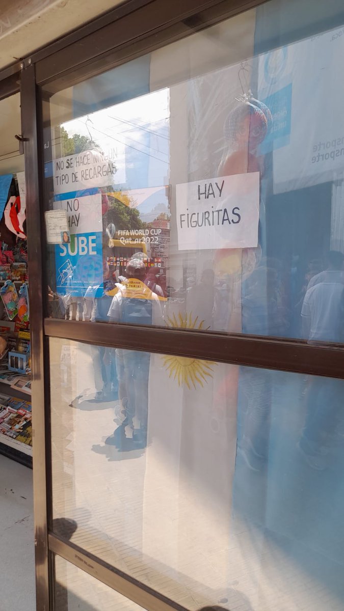 Kiosco de revistas 1 y 44 
$300