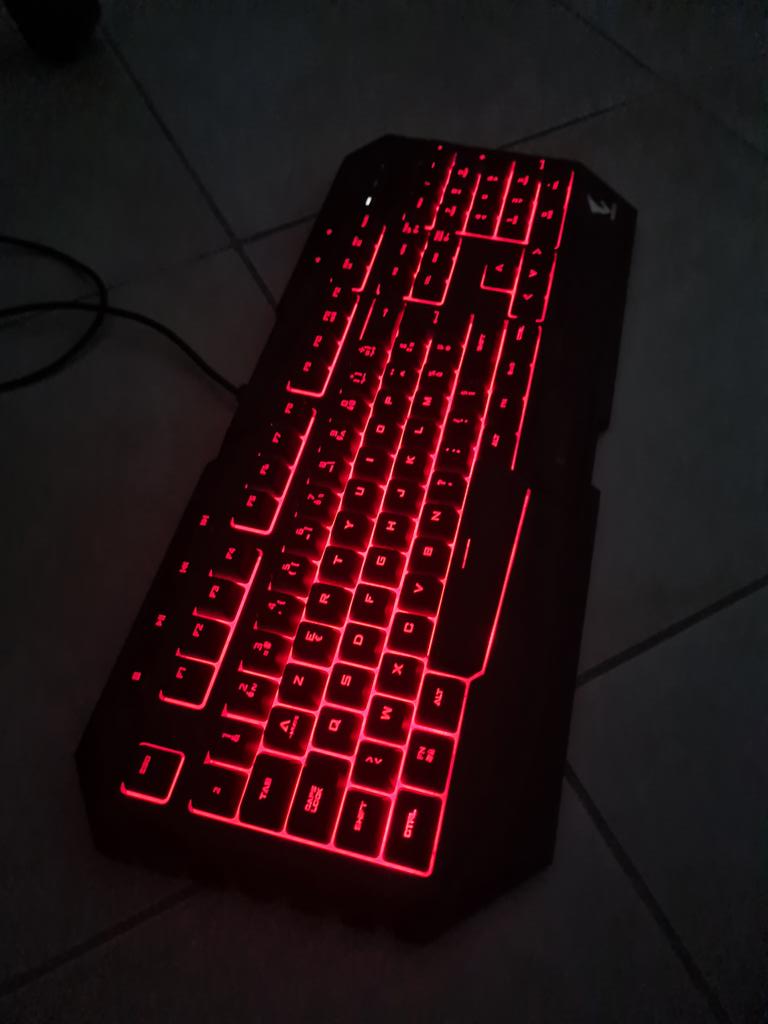 _2Llin_'s tweet photo. Je VENDS mon Clavier à 10e ! Je vous attends en DM si ca vous intéresse ! 

Sinon je vous met mon lien Vinted : 😁🌷
https://t.co/3fICo2QEU9

RT aprécié merci ! 😊 #GamingSetup #Clavier #gaming #Vinted https://t.co/XxIqTKIAXC