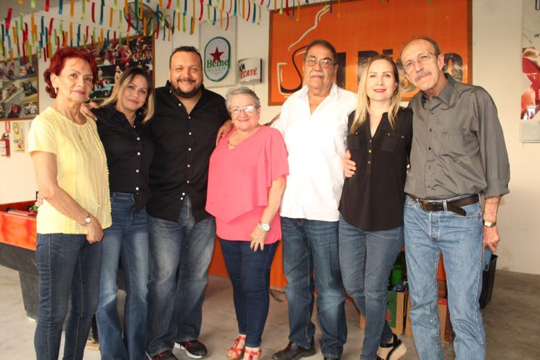 elsoldechiapas's tweet photo. CHÉCALAS · La familia Núñez de León celebró el 64 aniversario de @elsoldechiapas https://t.co/Qd55wIZVKK https://t.co/yMv9nAJpis