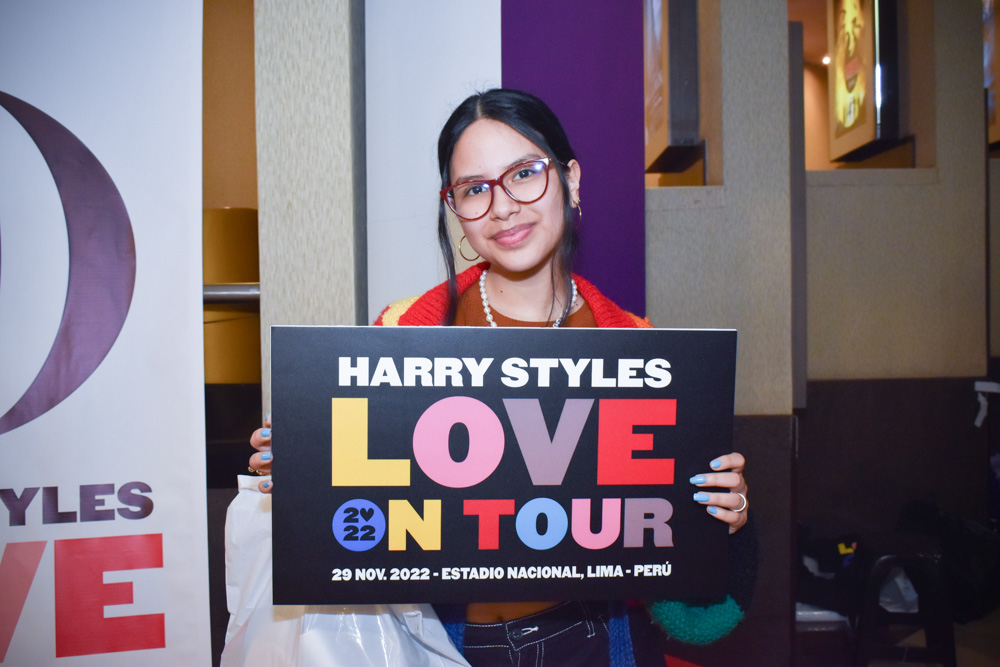 reviveconcierto's tweet photo. 🎬 Revive nuestra función My Policeman y One Night NY 🎵 ♥️VER VIDEO 👇👇https://t.co/IBW2iRLlHY
#HarryStyles #loveontourlima #HarryStylesPeru #mypoliceman #LoveonTourPeru #teleticket https://t.co/HPOtirSAhH