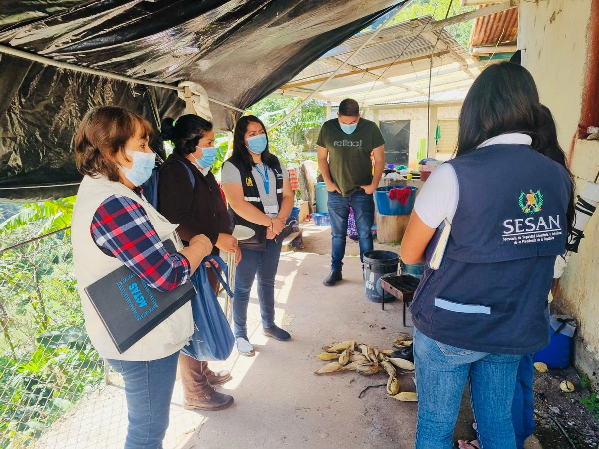 Personal de #Midesgt apoya en visitas domiciliarias a niños con desnutrición aguda en Caserío las Flores y Cantón La Orqueta, como parte de las acciones y actividades contempladas en el POA de la COMUSSAN, San Cristóbal Cucho, San Marcos, con la participación de #MSPAS, #SESAN.