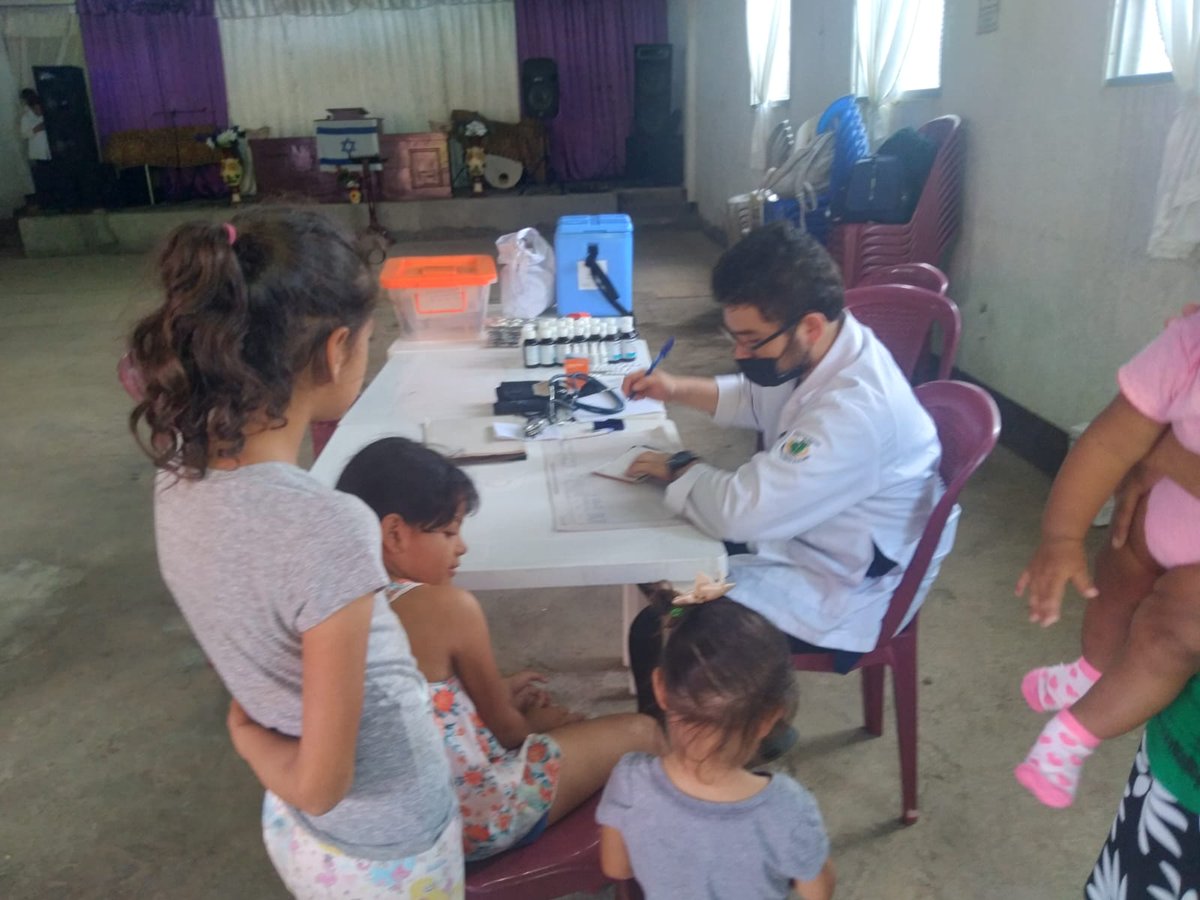 Juliocdo2021's tweet photo. Nuestro buen gobierno, llevando la salud a los barrios.
Gracias a nuestro presidente que ve por su pueblo.
#UnidosVencemosVenceremos 
#Nicaragua https://t.co/RkW2lcjrjg