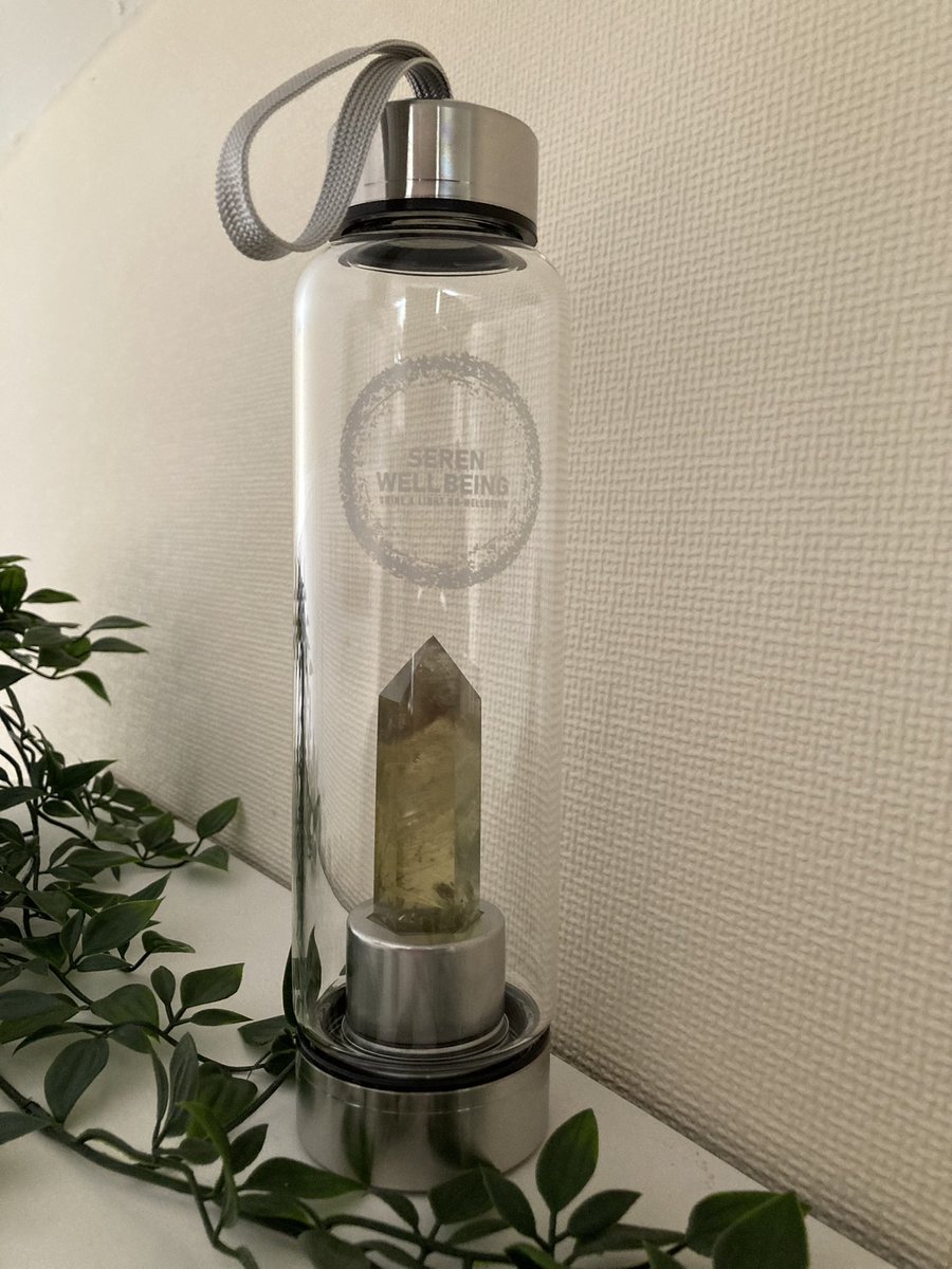 #citrine #crystals #crystalhealing #healing #chakras #crystalwaterbottle #serenwellbeing #holistic #holistichealing #amythestcrystal #moneystone #prosperity #wealth #abundance