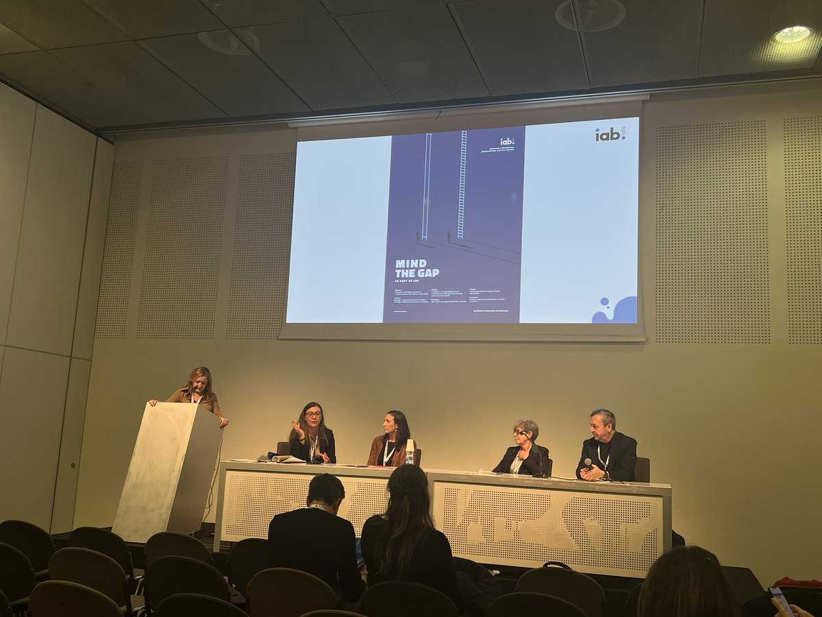 filippoozonta's tweet photo. “Bisogna vedere la diversità come un grande valore aggiunto e un arricchimento per le aziende e per le persone” - si conclude con queste parole e con il #manifesto creato dal tavolo di lavoro il workshop su #inclusion e #diversity.
#DecodingChange #IABForum2022 #IABItalia https://t.co/x19tHfZ2QA