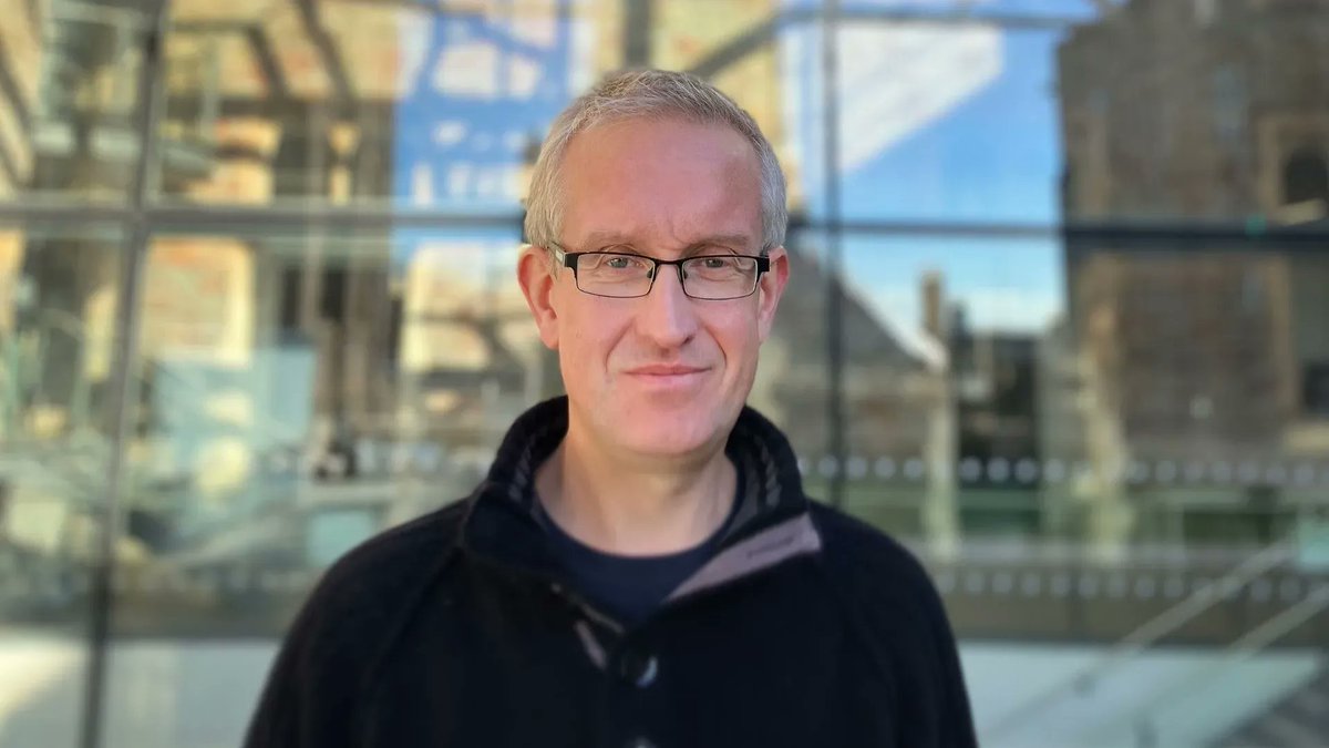 thebookseller's tweet photo. “Oliver has the rare gift of being able to break down complex ideas in a way that not only makes them understandable to the rest of us, but also fun and entertaining"

@heligobooks has signed 'Numbercrunch', a new pop-maths book by @BristOliver

Read here: https://t.co/jUFT7xgie6 https://t.co/wegHlVsCVk