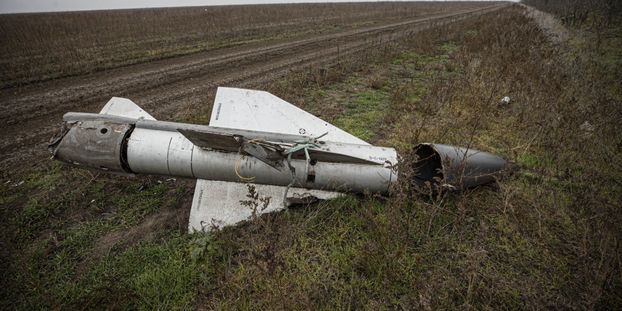 LEAP2020's tweet photo. Thread 🧐Dès mars 2022, #LEAP2020 alertait sur un possible déplacement de la #guerre par accident : « Le risque de « vraie guerre mondiale » est réel. Il suffirait qu’une bombe #soviétique atterrisse en #Pologne ou en #Estonie pour que l’article 5 de l’OTAN soit activé. https://t.co/REGicw33kZ