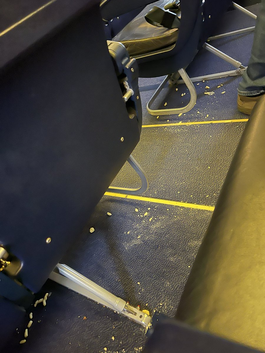 Rocket_Research's tweet image. Ryanair - this plane is a disgrace - filthy @Ryanair