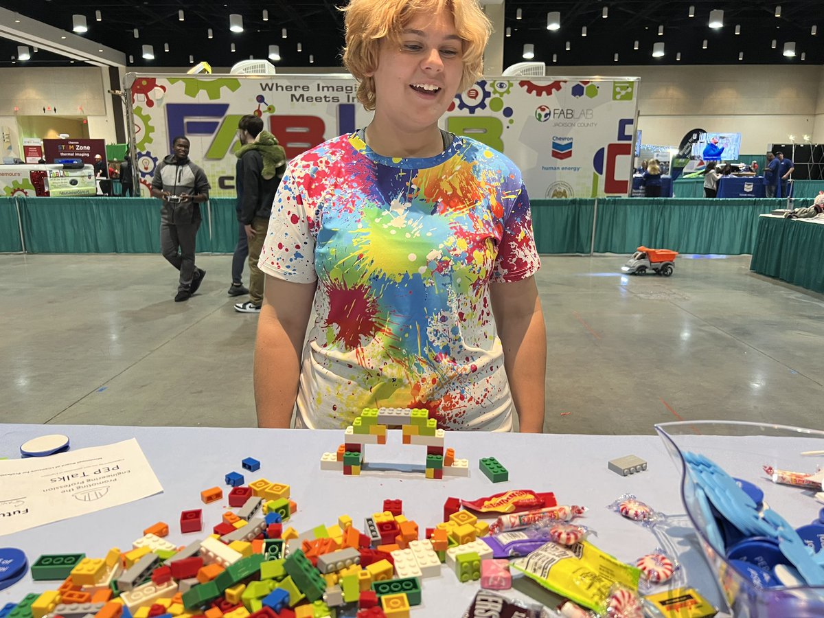 PeplsM's tweet photo. Building bridges to #Engineering thru #PEPTalks with students AT #Pathways2Possibilities https://t.co/FG4uf7CZPC