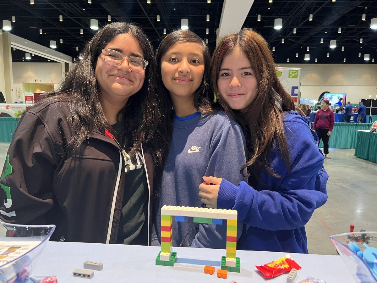 PeplsM's tweet photo. Building bridges to #Engineering thru #PEPTalks with students AT #Pathways2Possibilities https://t.co/FG4uf7CZPC
