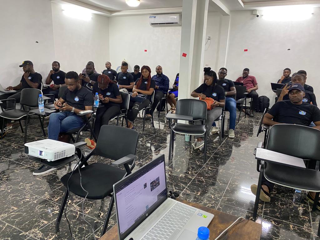 nkwenti_fn's tweet photo. We are live.🎥 Great animation by @serverlessguru. https://t.co/DVZ3nRavcU
