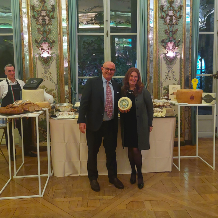 pecorinotoscano's tweet photo. #AFIDOP protagonista all'apertura della “Settimana della cucina italiana nel mondo”, evento presso l’Ambasciata Italiana a #Parigi.
Gli argomenti principali: #IndicazioniGeografiche ed #etichettatura nutrizionale. ➡ https://t.co/vKG1jqnvkc https://t.co/cQBmoLcmny