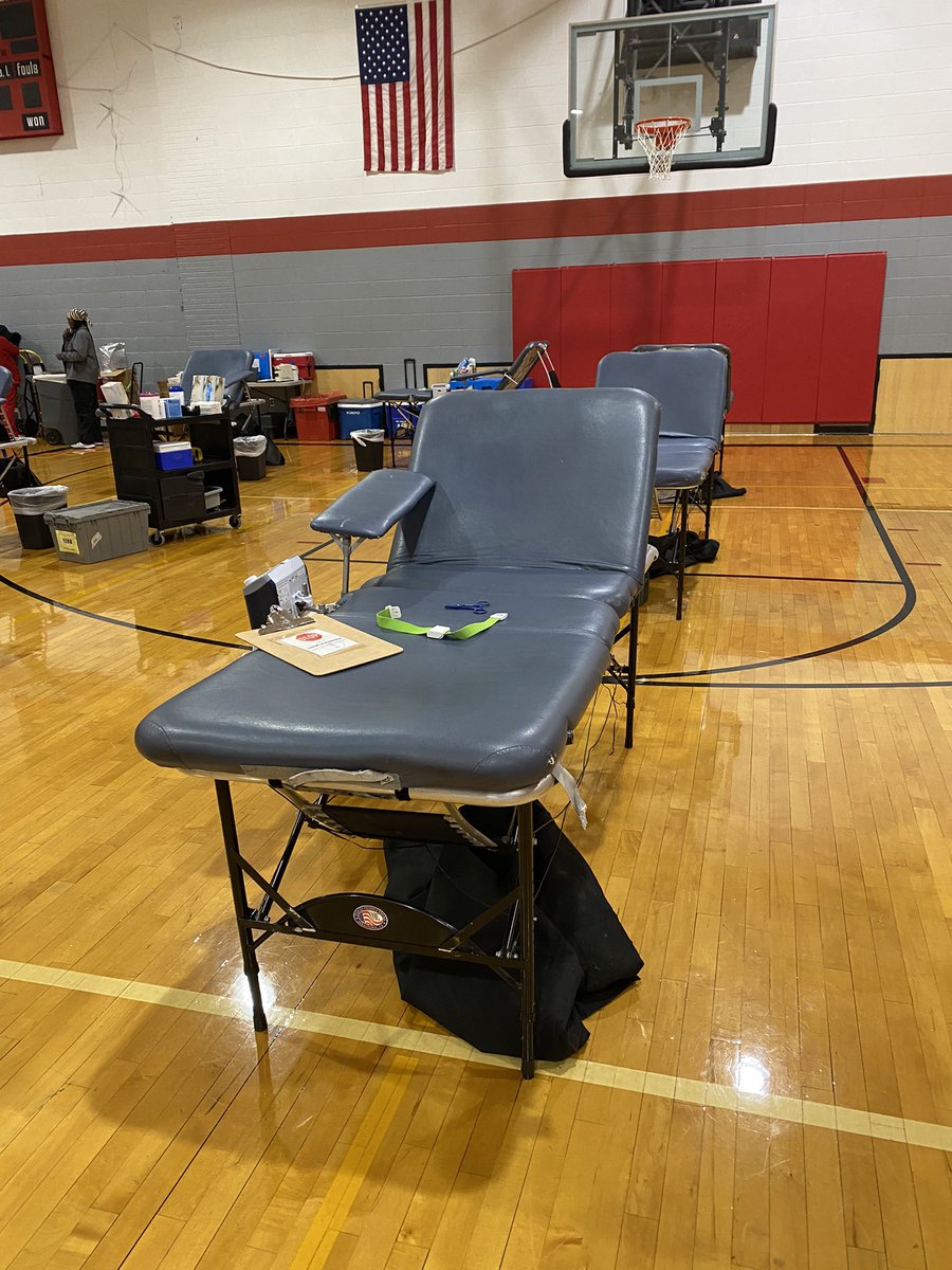 HS_Principal_'s tweet photo. Couldn’t be more proud of our students and staff that are participating in today’s blood drive. #FortRespect https://t.co/tvcdCKtcsP