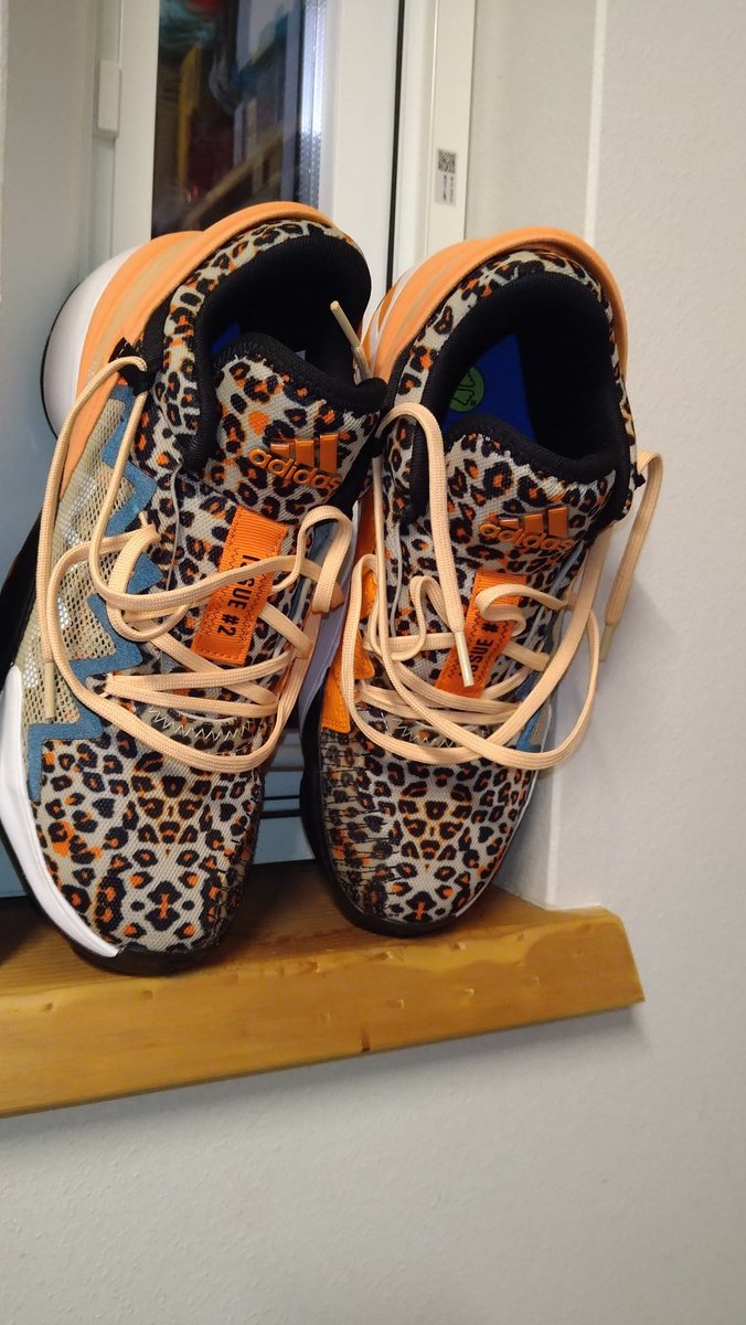 basketshoeturbo's tweet image. 今日の(もう昨日やけど)バッシュ
adidas D.O.N. ISSUE 2
インソールはSIDAS ACTION 3D
今日も少しやけどバスケできた！
最近は体力低下と膝の痛みであまり満足のいくプレーができない💧
筋トレ？走り込みがいいのかな…？
#adidas
#donISSUE2
#バスケ
#バッシュ
#インソール
#SIDAS