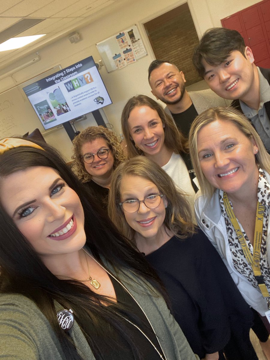 and_mrsharris's tweet photo. It’s day 2️⃣ of #WritingAcrossContents at @IrvingHigh. 📝 We are ALL literacy teachers in @IrvingISD. Our @iInstructIrving team is so thankful for our wonderful @iisdbil_esl partners! https://t.co/ZrRCtGRnqf